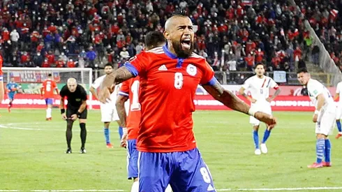 Vidal festejó con todo el triunfo de la Roja.