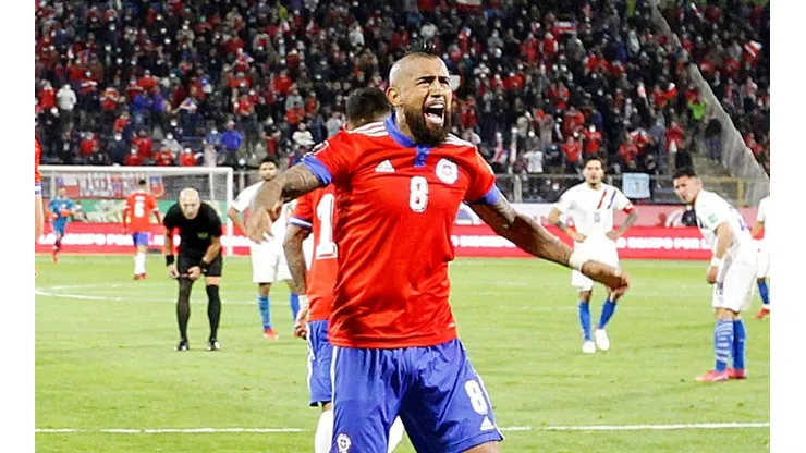Vidal festejó con todo el triunfo de la Roja.