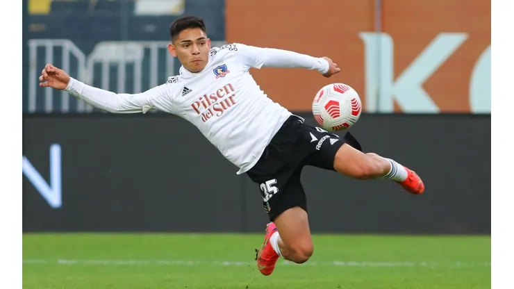 Joan Cruz asoma como titular en Colo Colo.