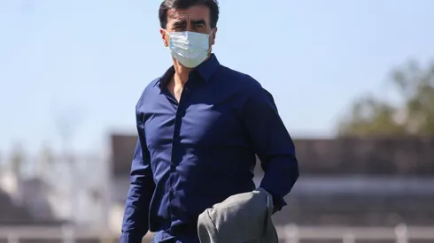 En Colo Colo quieren acelerar la renovación de Gustavo Quinteros.