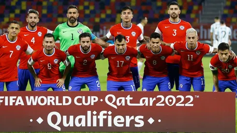 La Roja enfrenta a Perú desde las 22:00 horas en el Nacional de Lima.