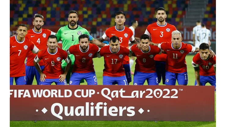 La Roja enfrenta a Perú desde las 22:00 horas en el Nacional de Lima.