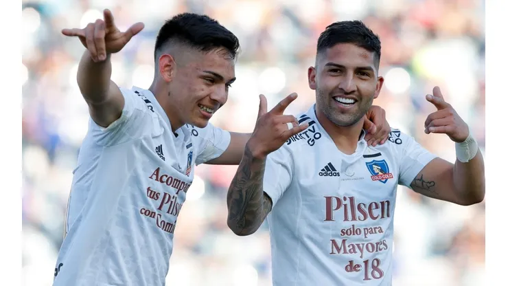 Colo Colo festeja en el Superclásico.