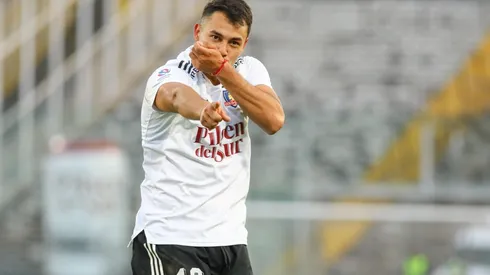 El delantero y su pulsera de la suerte.