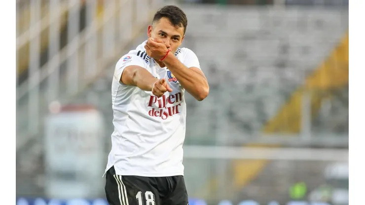 El delantero y su pulsera de la suerte.