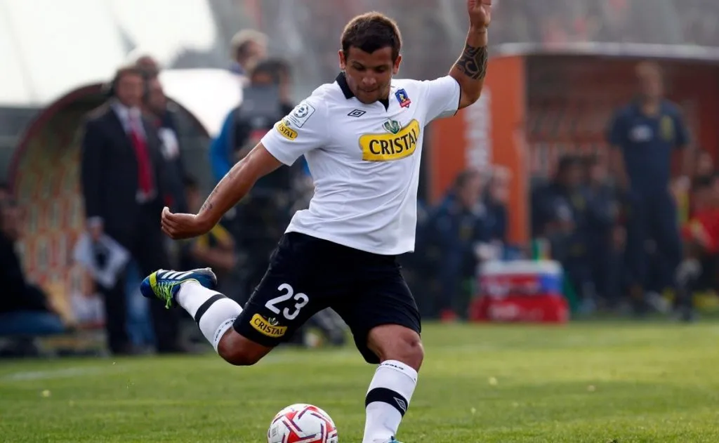 Emiliano Vecchio con la camiseta de Colo Colo