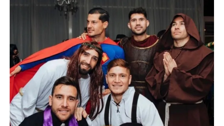 El plantel albo se lució en divertida fiesta de disfraces