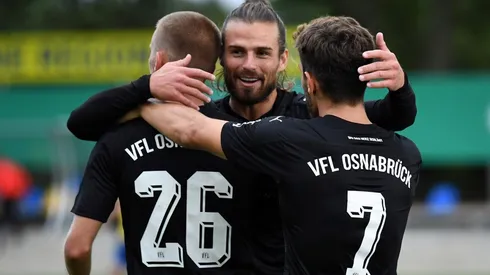 Christian Santos se sube al avión rumbo a Chile