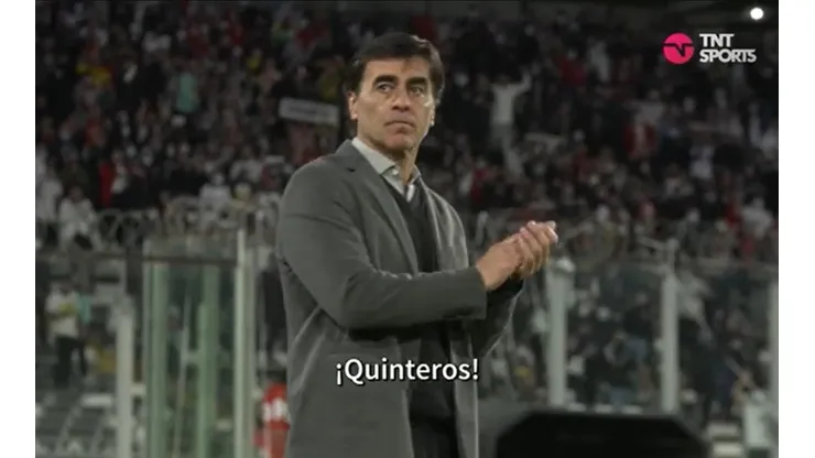 Quinteros recibió el cariño de los hinchas en el 2-0 ante Everton.