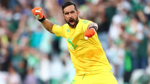 Claudio Bravo celebra en España