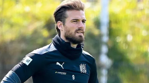 Colo Colo logra inscribir refuerzo un minuto antes del cierre del libro de pases.