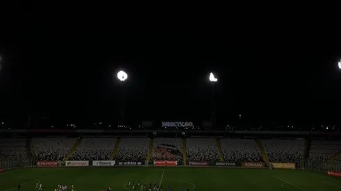 Torres de iluminación del Monumental se puede escribir Colo Colo.