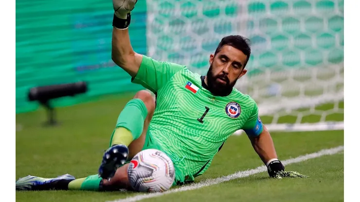 Claudio Bravo será el guardameta titular esta noche ante Colombia.