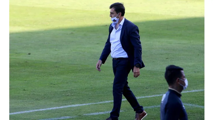 Gustavo Quinteros espera por las incorporaciones.