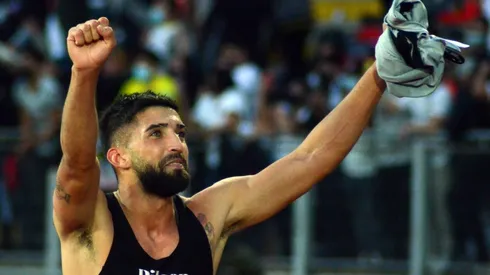 El defensa se gana el corazón de los hinchas albos.