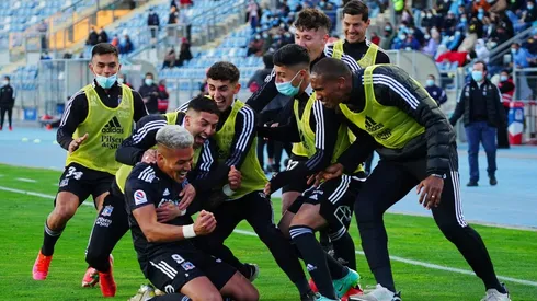 Solari y Parraguez dan vuelta el marcador para Colo Colo.