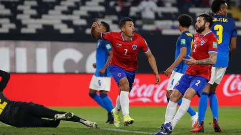 Morales y Vidal podrían comandar el ataque de Chile.