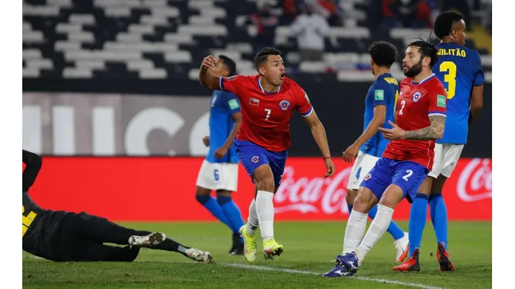 Morales y Vidal podrían comandar el ataque de Chile.