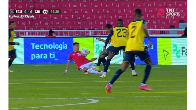 Sornoza vio la roja tras pisotón a Claudio Baeza.
