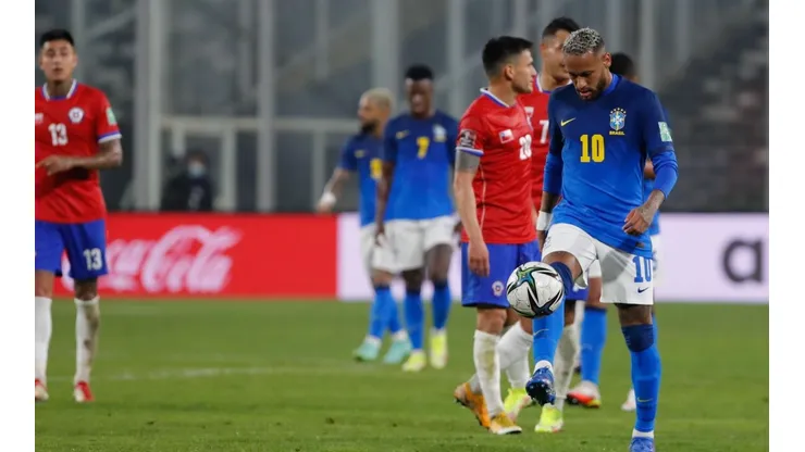 Tabla: Chile cede puntos de local tras caída con Brasil.