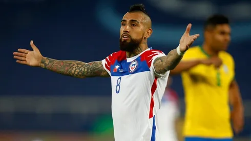 Arturo Vidal encabeza la lista de los jugadores chilenos a una amarilla de la suspensión.