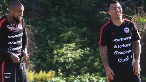 Vidal y Medel, dos que se llevan muy bien en La Roja.