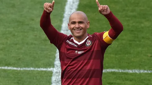 Chupete Suazo tendrá una nueva aventura en México.