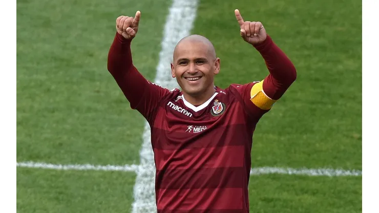Chupete Suazo tendrá una nueva aventura en México.