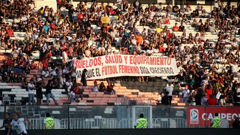 Hinchas vuelven al fútbol femenino