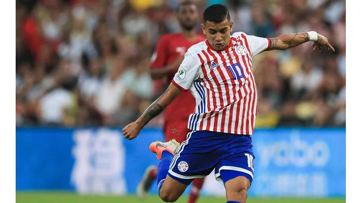Derlis González aparece en el horizonte del Monumental | Foto: Getty Images