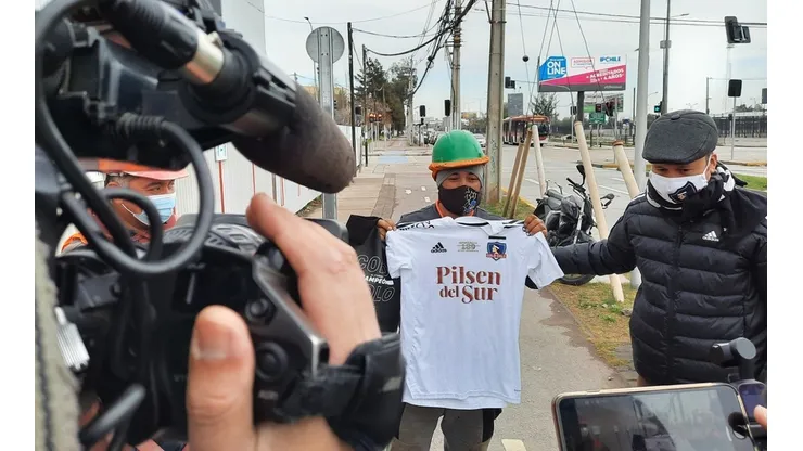 El gesto de Colo Colo con los trabajadores de la construcción | Foto: Luis Marambio Torres @TheSportingboy