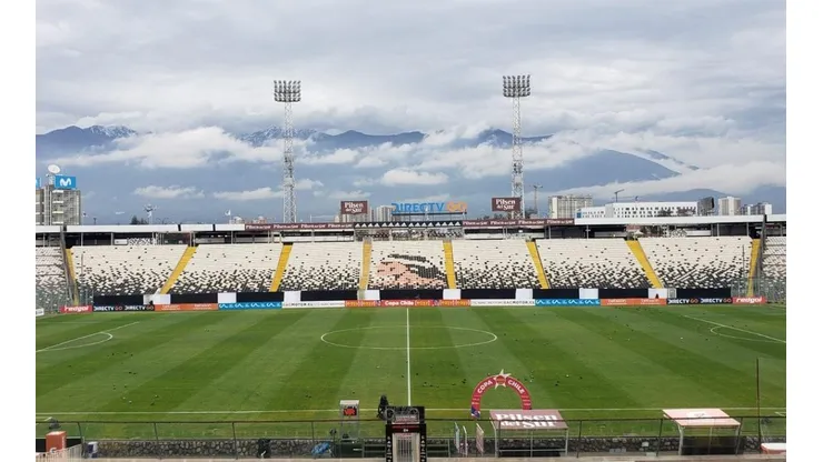 Colo Colo y Unión Española jugarán a contar de las 17:00 horas | Foto: Dale Albo