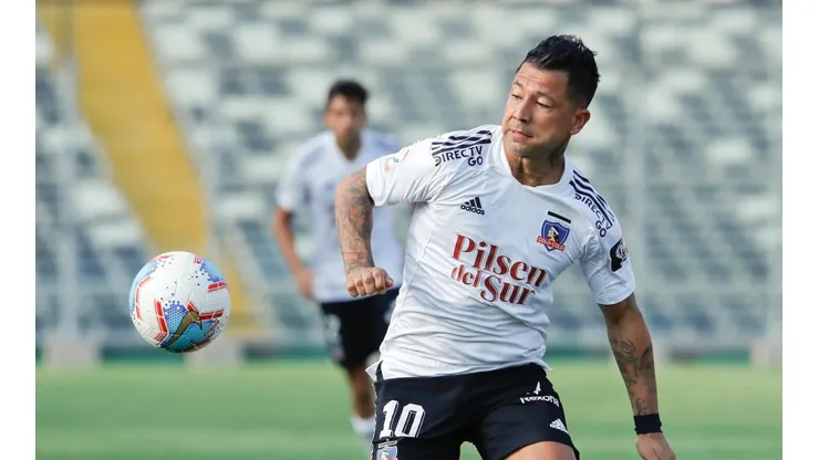 Leonardo Valencia es uno de los jugadores que puede dejar Colo Colo.