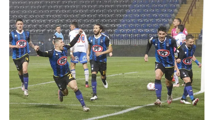 La UC cayó ante Huachipato y le pierde pisada a Colo Colo