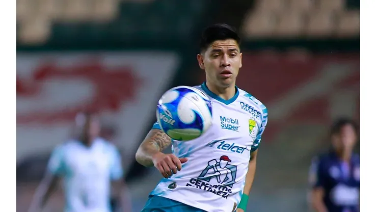 En Colo Colo buscan un refuerzo para completar el ataque de Gustavo Quinteros.