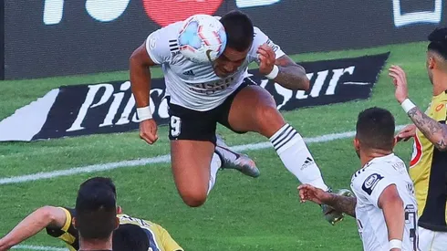 Javier Parraguez y su palo a Colo Colo