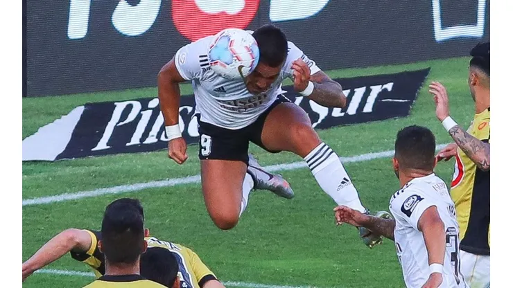 Javier Parraguez y su palo a Colo Colo