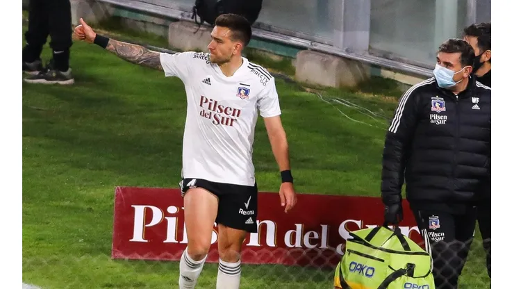 Matías Zaldivia tuvo que salir lesionado del partido ante Curicó Unido y es duda para el sábado.
