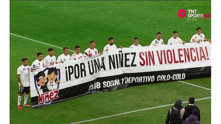 El lienzo y las camisetas con las que Colo Colo celebra el día del niño.