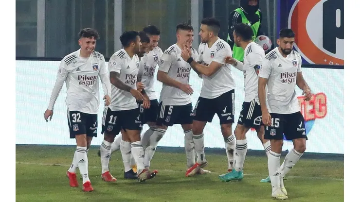 Colo Colo quiere seguir con los abrazos.