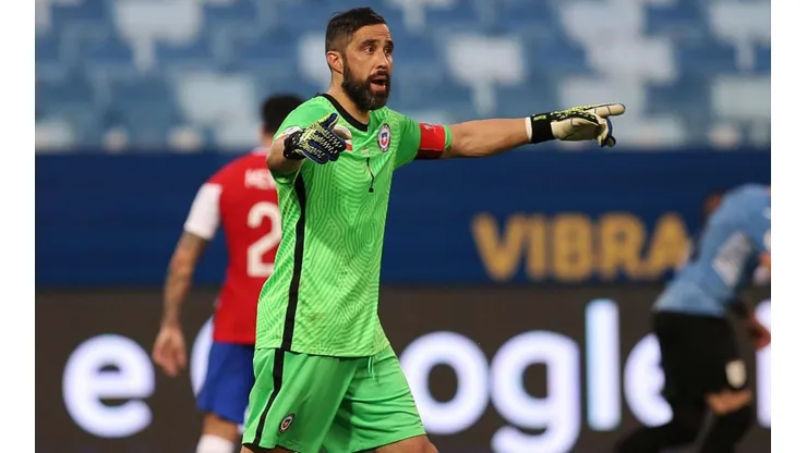 Claudio Bravo sigue mostrando su vigencia en el fútbol internacional.