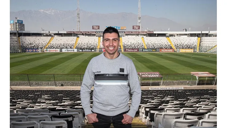 Un feliz Gonzalo Fierro estuvo de vuelta en el estadio Monumental.