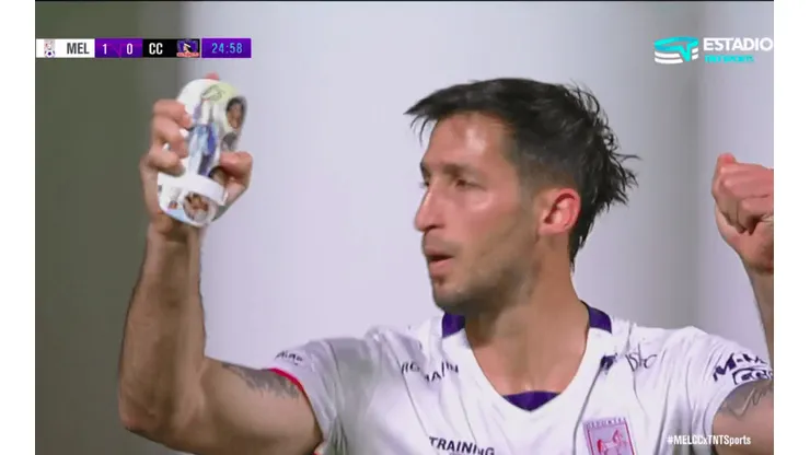 Gonzalo Sosa celebra su anotación.