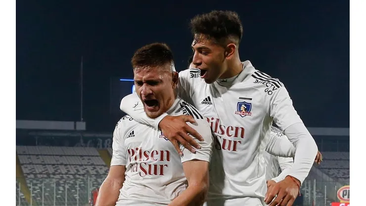 Colo Colo quiere seguir con los abrazos ante Deportes Melipilla.