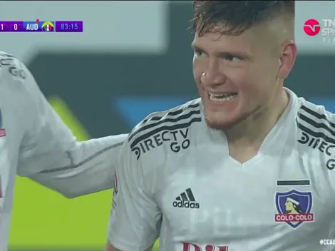 ¡Gol de Colo Colo! Leo Gil saca una joya de tiro libre