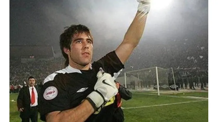 Los hinchas sueñan con el regreso de Claudio Bravo a Colo Colo.