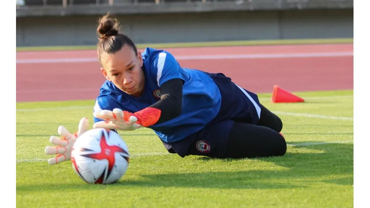 Tiane Endler piensa en el debut