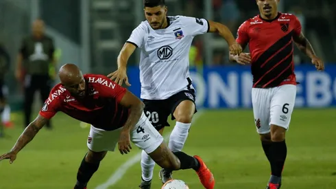 En Blanco y Negro festejan el acuerdo con el atacante | Foto: Agencia Uno