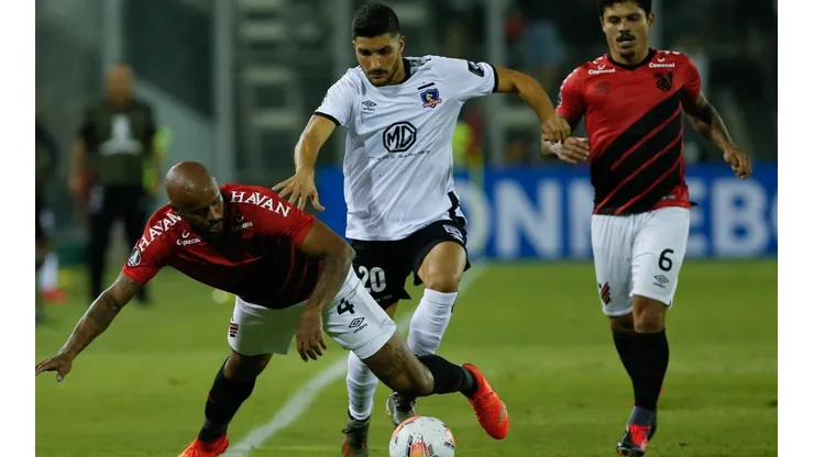 En Blanco y Negro festejan el acuerdo con el atacante | Foto: Agencia Uno