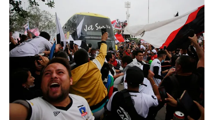 Miles de hinchas llegaron al Estadio Monumental.